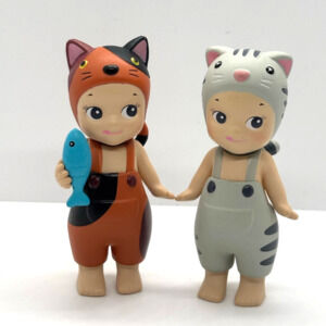 2 New Unbranded Collectible Kewpie/Angel Mini Figures, Silver Tabby & Brown Cats